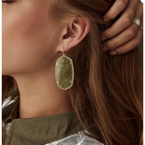 KENDRA SCOTT Green Danielle Chalcedony Glass Drop Statement Earrings w Dust Bag - Picture 2 of 8